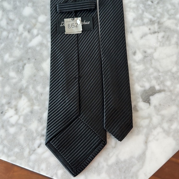 David Donahue Men’s Silk Striped Black Tie 64 1/2” - Picture 5 of 7